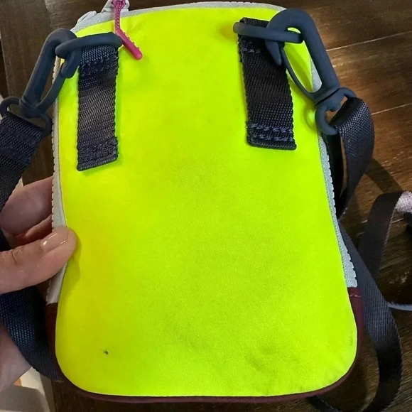 Lululemon easy access cross body bag - Picture 6 of 12